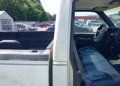 1997 Chevrolet C1500 Fleetside W/T z USA, uszkodzony, nr VIN 1GCEC14W0VZ242582